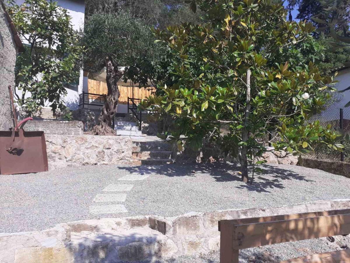 White Manolia Cottage Kato Korakiana Bagian luar foto