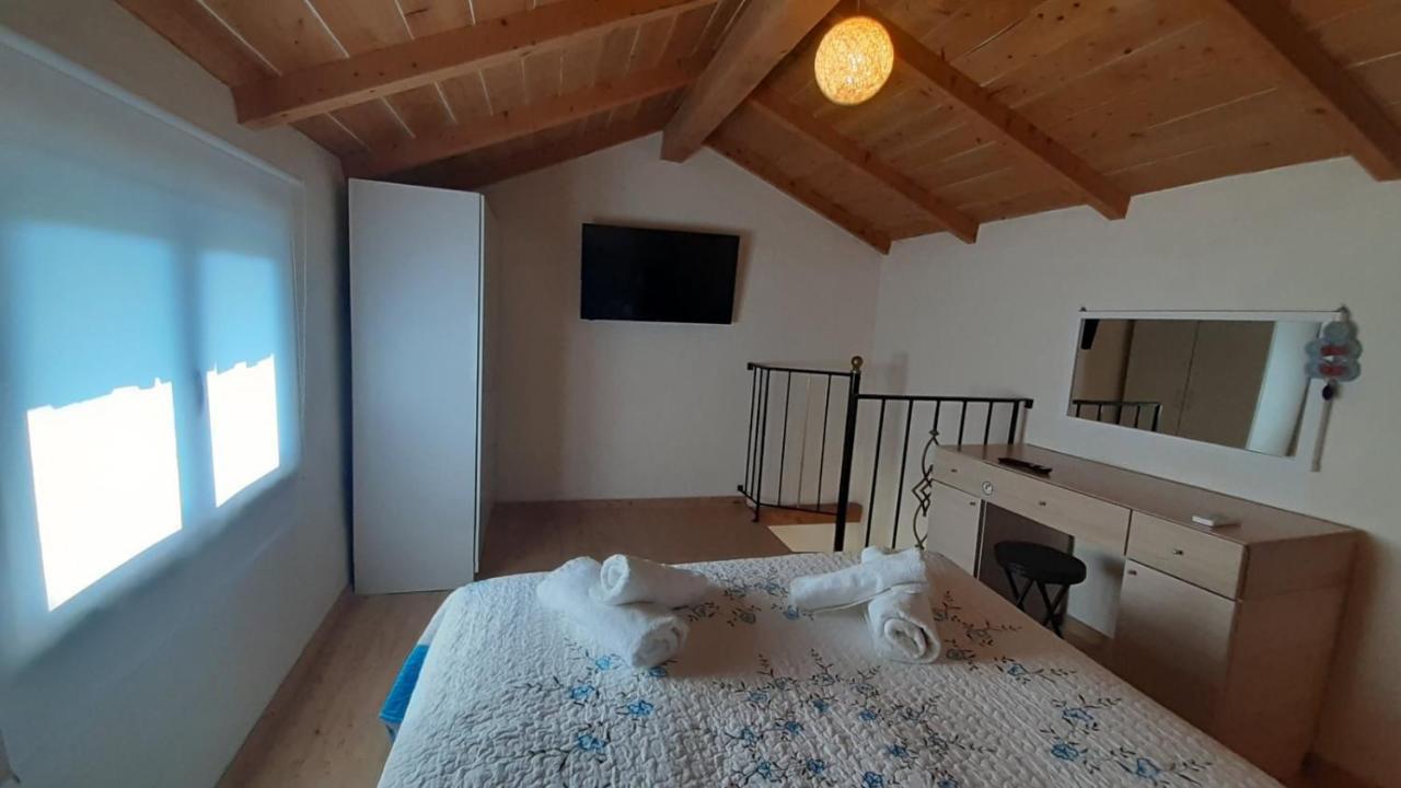White Manolia Cottage Kato Korakiana Bagian luar foto
