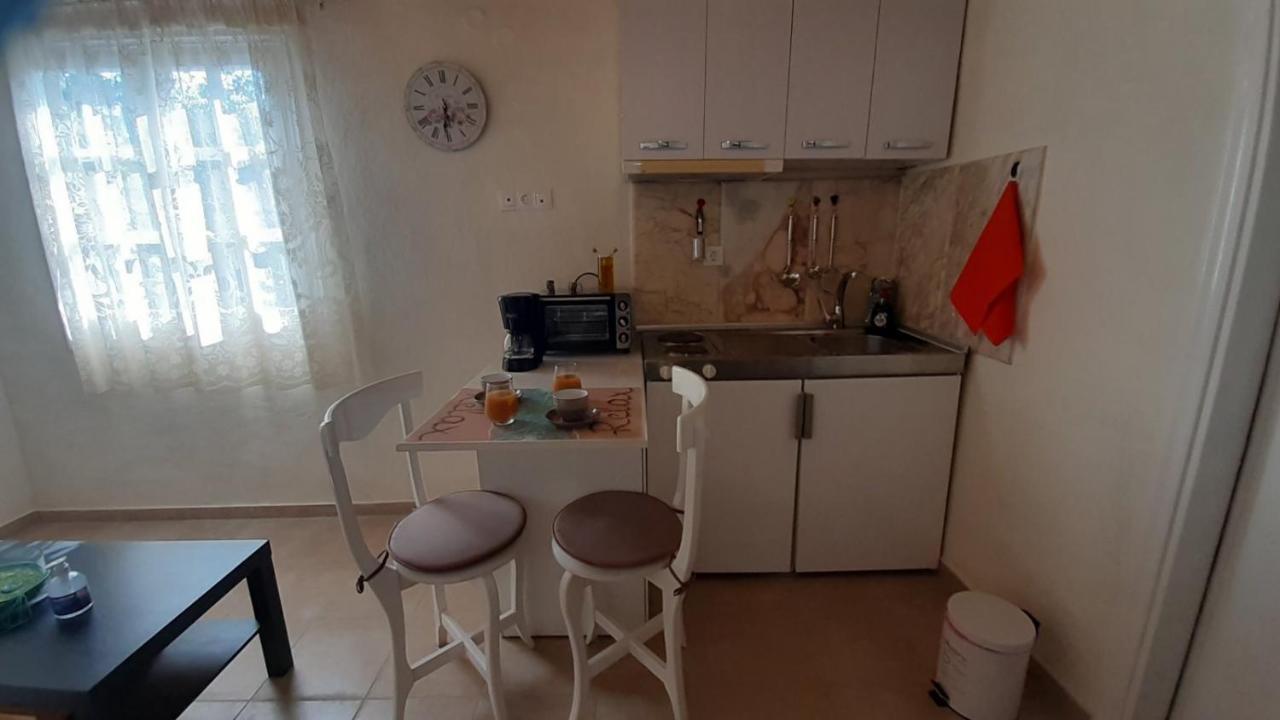 White Manolia Cottage Kato Korakiana Bagian luar foto